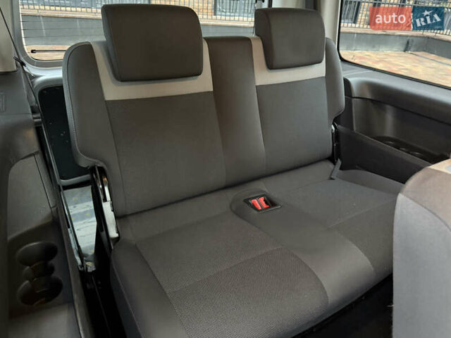 Серый Фольксваген Кадди, объемом двигателя 1.6 л и пробегом 224 тыс. км за 12700 $, фото 50 на Automoto.ua