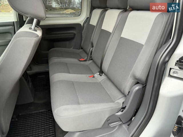 Серый Фольксваген Кадди, объемом двигателя 1.6 л и пробегом 224 тыс. км за 12700 $, фото 53 на Automoto.ua