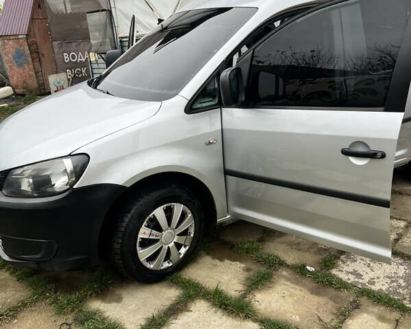 Серый Фольксваген Кадди, объемом двигателя 1.2 л и пробегом 241 тыс. км за 7100 $, фото 5 на Automoto.ua