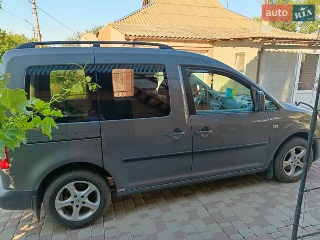 Серый Фольксваген Кадди, объемом двигателя 1.6 л и пробегом 280 тыс. км за 10000 $, фото 4 на Automoto.ua