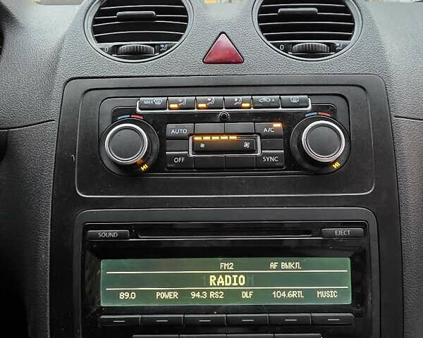 Сірий Фольксваген Кадді, об'ємом двигуна 1.6 л та пробігом 320 тис. км за 10000 $, фото 7 на Automoto.ua