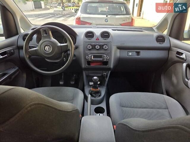Сірий Фольксваген Кадді, об'ємом двигуна 2 л та пробігом 127 тис. км за 11708 $, фото 1 на Automoto.ua