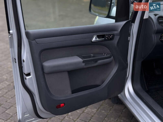 Серый Фольксваген Кадди, объемом двигателя 1.6 л и пробегом 172 тыс. км за 11000 $, фото 14 на Automoto.ua