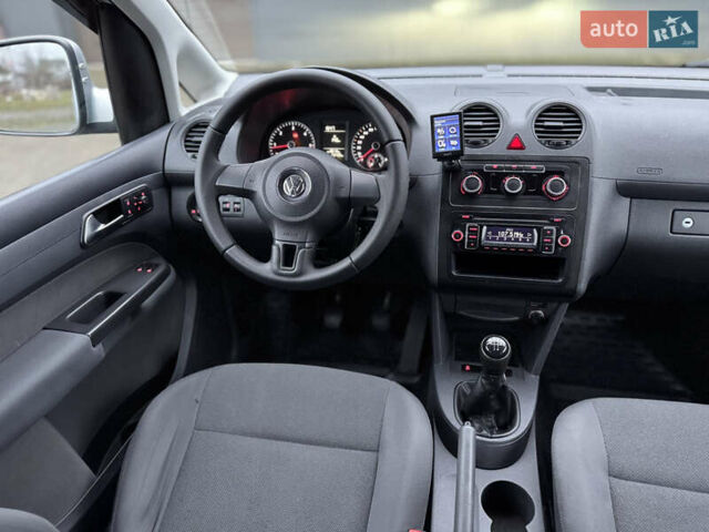 Серый Фольксваген Кадди, объемом двигателя 1.6 л и пробегом 172 тыс. км за 11000 $, фото 18 на Automoto.ua