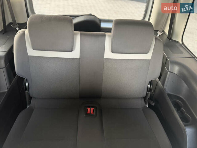 Сірий Фольксваген Кадді, об'ємом двигуна 1.6 л та пробігом 260 тис. км за 12800 $, фото 12 на Automoto.ua