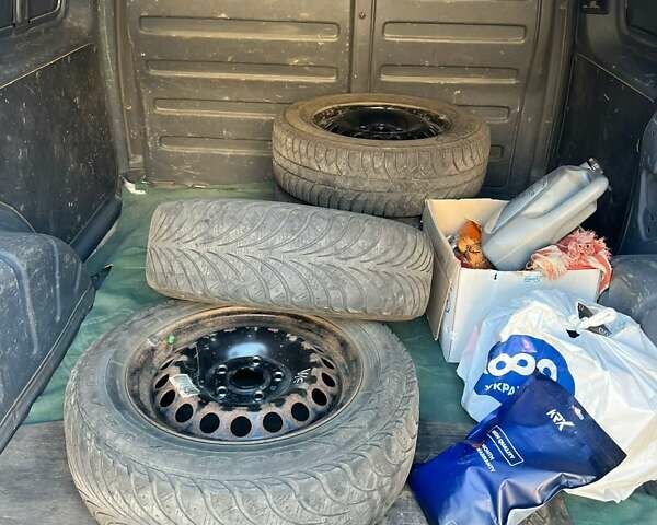 Серый Фольксваген Кадди, объемом двигателя 1.6 л и пробегом 95 тыс. км за 11500 $, фото 17 на Automoto.ua