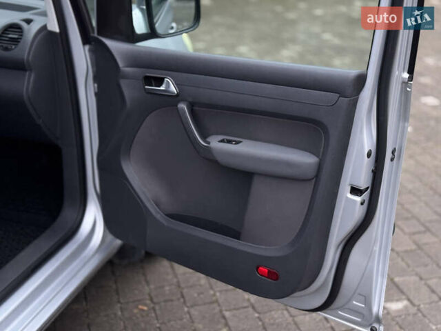 Серый Фольксваген Кадди, объемом двигателя 1.6 л и пробегом 172 тыс. км за 11000 $, фото 20 на Automoto.ua