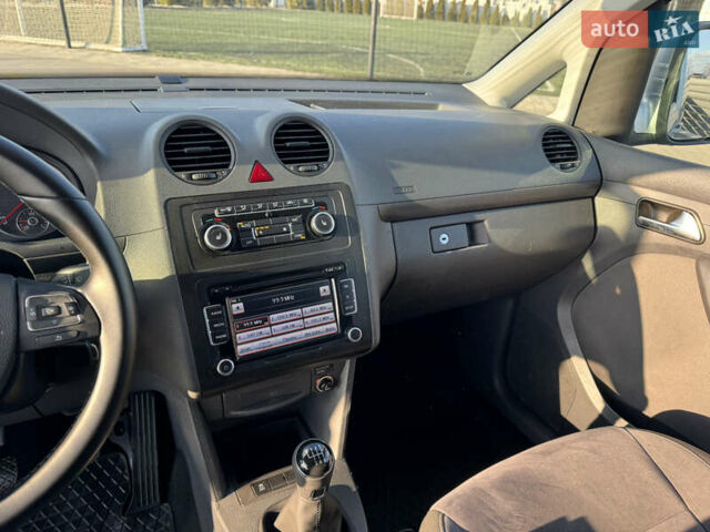 Серый Фольксваген Кадди, объемом двигателя 2 л и пробегом 263 тыс. км за 13850 $, фото 26 на Automoto.ua
