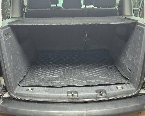 Серый Фольксваген Кадди, объемом двигателя 1.6 л и пробегом 229 тыс. км за 12500 $, фото 4 на Automoto.ua