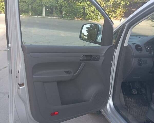 Сірий Фольксваген Кадді, об'ємом двигуна 1.6 л та пробігом 220 тис. км за 13700 $, фото 3 на Automoto.ua