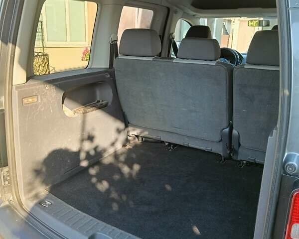 Серый Фольксваген Кадди, объемом двигателя 1.6 л и пробегом 280 тыс. км за 10000 $, фото 7 на Automoto.ua