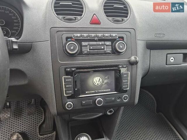 Серый Фольксваген Кадди, объемом двигателя 1.6 л и пробегом 229 тыс. км за 12500 $, фото 22 на Automoto.ua