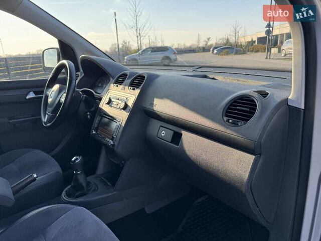 Серый Фольксваген Кадди, объемом двигателя 2 л и пробегом 263 тыс. км за 13850 $, фото 42 на Automoto.ua