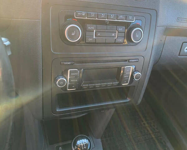 Сірий Фольксваген Кадді, об'ємом двигуна 1.6 л та пробігом 186 тис. км за 10700 $, фото 9 на Automoto.ua