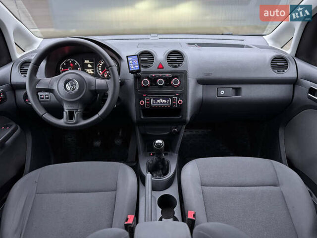 Серый Фольксваген Кадди, объемом двигателя 1.6 л и пробегом 172 тыс. км за 11000 $, фото 17 на Automoto.ua