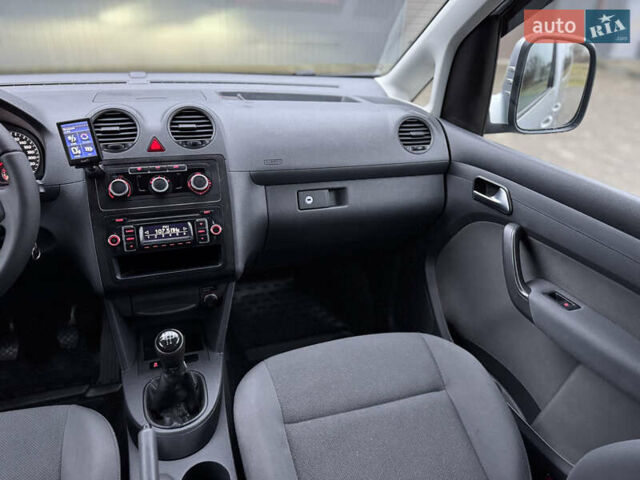 Серый Фольксваген Кадди, объемом двигателя 1.6 л и пробегом 172 тыс. км за 11000 $, фото 19 на Automoto.ua