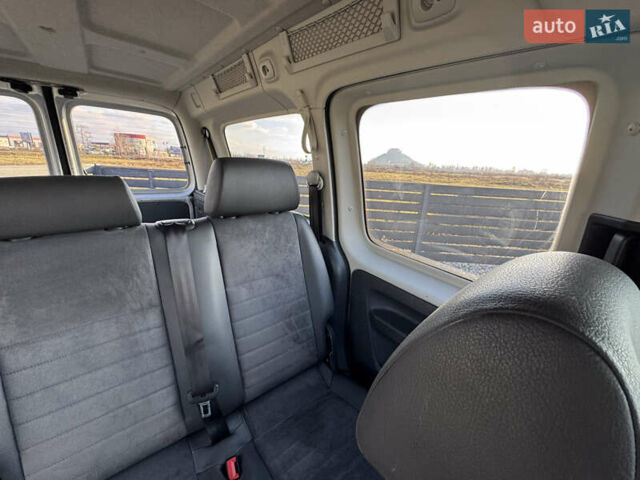 Серый Фольксваген Кадди, объемом двигателя 2 л и пробегом 263 тыс. км за 13850 $, фото 55 на Automoto.ua