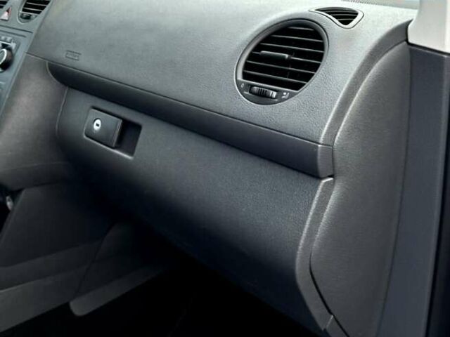 Серый Фольксваген Кадди, объемом двигателя 1.6 л и пробегом 248 тыс. км за 13700 $, фото 61 на Automoto.ua