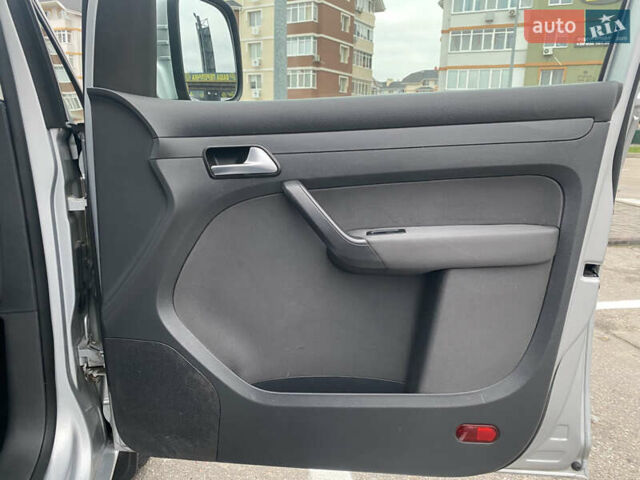 Серый Фольксваген Кадди, объемом двигателя 1.6 л и пробегом 296 тыс. км за 12300 $, фото 23 на Automoto.ua