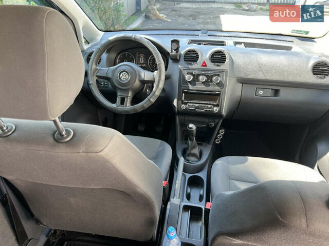 Серый Фольксваген Кадди, объемом двигателя 1.6 л и пробегом 222 тыс. км за 10000 $, фото 8 на Automoto.ua