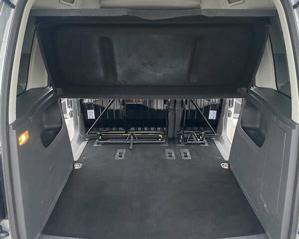 Серый Фольксваген Кадди, объемом двигателя 1.6 л и пробегом 296 тыс. км за 12300 $, фото 28 на Automoto.ua