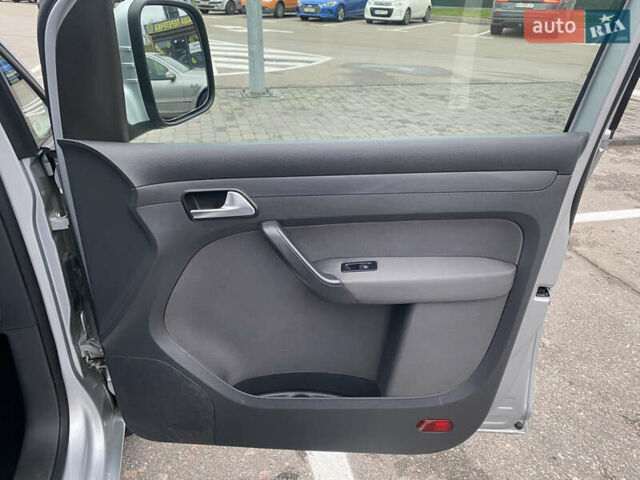 Серый Фольксваген Кадди, объемом двигателя 1.6 л и пробегом 296 тыс. км за 12300 $, фото 24 на Automoto.ua