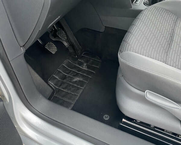 Серый Фольксваген Кадди, объемом двигателя 1.6 л и пробегом 296 тыс. км за 12300 $, фото 16 на Automoto.ua