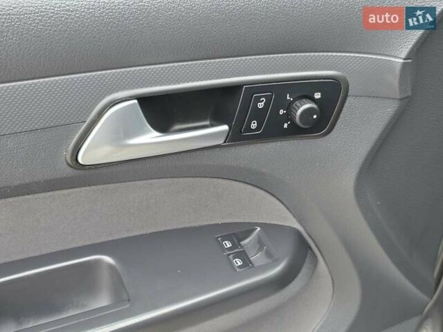 Серый Фольксваген Кадди, объемом двигателя 1.6 л и пробегом 205 тыс. км за 11200 $, фото 24 на Automoto.ua