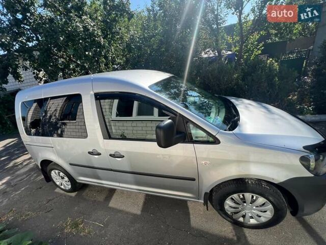 Серый Фольксваген Кадди, объемом двигателя 1.6 л и пробегом 222 тыс. км за 10000 $, фото 2 на Automoto.ua