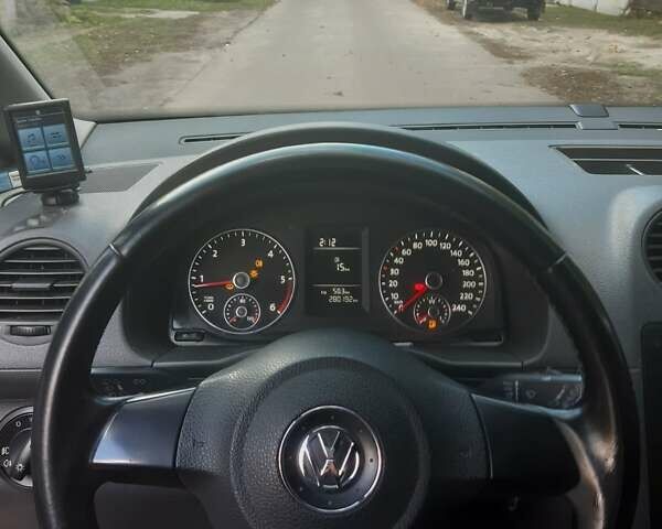 Фольксваген Кадди 2014 в Борисполе на Automoto.ua Серый Фольксваген Кадди, объемом двигателя 1.6 л и пробегом 280 тыс. км за 12000 $, фото 3 на Automoto.ua