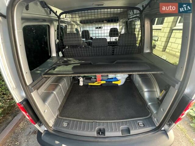 Серый Фольксваген Кадди, объемом двигателя 1.6 л и пробегом 222 тыс. км за 10000 $, фото 11 на Automoto.ua