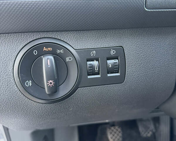 Серый Фольксваген Кадди, объемом двигателя 1.6 л и пробегом 191 тыс. км за 12200 $, фото 12 на Automoto.ua