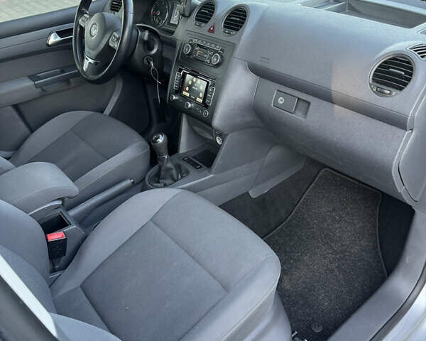 Серый Фольксваген Кадди, объемом двигателя 1.6 л и пробегом 191 тыс. км за 12200 $, фото 28 на Automoto.ua