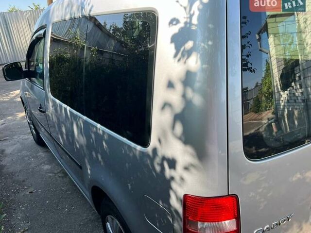 Серый Фольксваген Кадди, объемом двигателя 1.6 л и пробегом 222 тыс. км за 10000 $, фото 4 на Automoto.ua