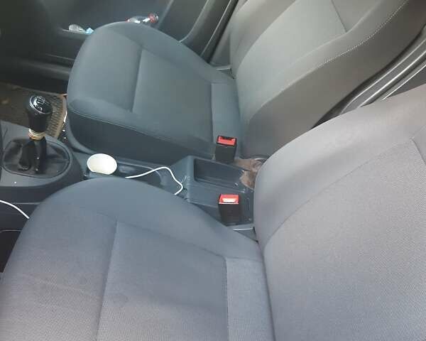 Фольксваген Кадди 2014 в Борисполе на Automoto.ua Серый Фольксваген Кадди, объемом двигателя 1.6 л и пробегом 280 тыс. км за 12000 $, фото 5 на Automoto.ua