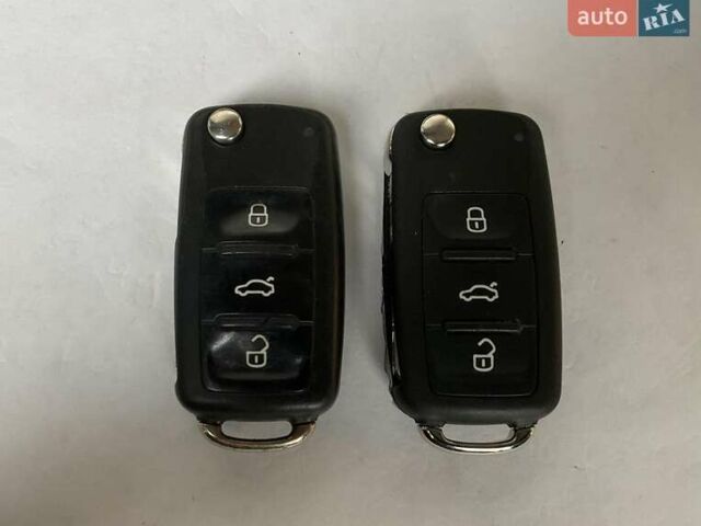 Серый Фольксваген Кадди, объемом двигателя 1.6 л и пробегом 248 тыс. км за 13700 $, фото 86 на Automoto.ua