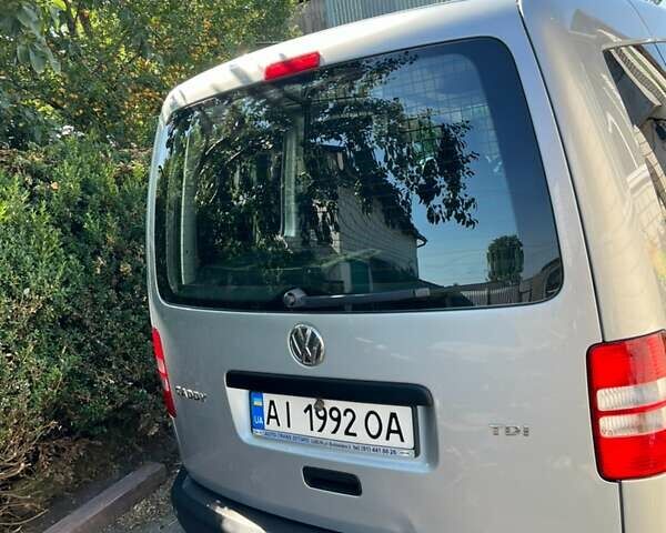 Серый Фольксваген Кадди, объемом двигателя 1.6 л и пробегом 222 тыс. км за 10000 $, фото 3 на Automoto.ua