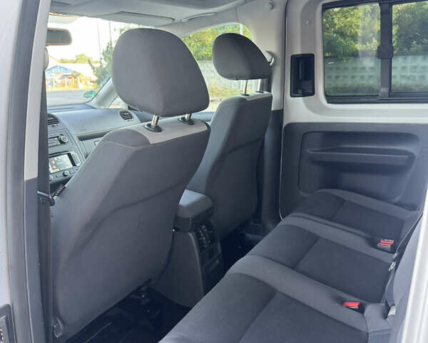 Фольксваген Кадди 2014 в Львове на Automoto.ua Серый Фольксваген Кадди, объемом двигателя 1.6 л и пробегом 190 тыс. км за 12100 $, фото 22 на Automoto.ua