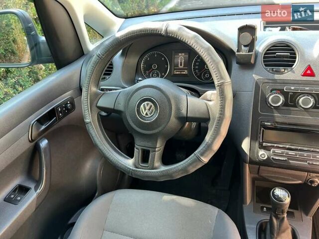 Серый Фольксваген Кадди, объемом двигателя 1.6 л и пробегом 222 тыс. км за 10000 $, фото 9 на Automoto.ua