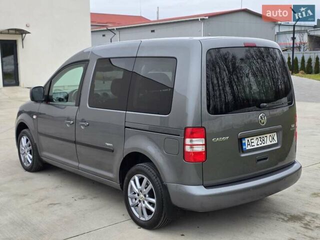 Серый Фольксваген Кадди, объемом двигателя 1.6 л и пробегом 205 тыс. км за 11200 $, фото 6 на Automoto.ua