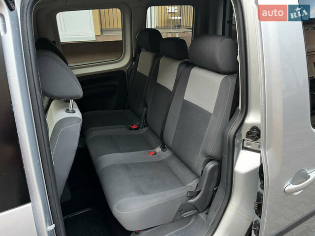 Сірий Фольксваген Кадді, об'ємом двигуна 1.6 л та пробігом 237 тис. км за 11999 $, фото 26 на Automoto.ua