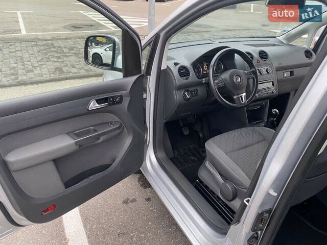 Серый Фольксваген Кадди, объемом двигателя 1.6 л и пробегом 296 тыс. км за 12300 $, фото 19 на Automoto.ua