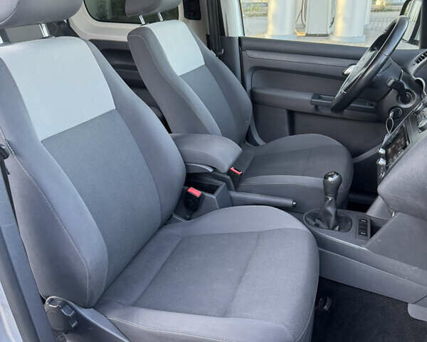 Серый Фольксваген Кадди, объемом двигателя 1.6 л и пробегом 191 тыс. км за 12200 $, фото 27 на Automoto.ua