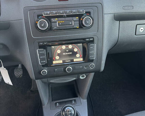 Серый Фольксваген Кадди, объемом двигателя 1.6 л и пробегом 191 тыс. км за 12200 $, фото 15 на Automoto.ua