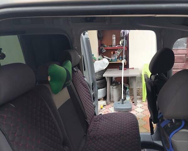 Сірий Фольксваген Кадді, об'ємом двигуна 2 л та пробігом 270 тис. км за 14050 $, фото 6 на Automoto.ua
