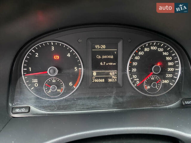 Серый Фольксваген Кадди, объемом двигателя 1.6 л и пробегом 296 тыс. км за 12300 $, фото 32 на Automoto.ua