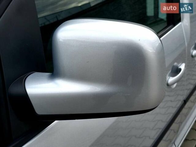 Серый Фольксваген Кадди, объемом двигателя 1.6 л и пробегом 248 тыс. км за 13700 $, фото 43 на Automoto.ua