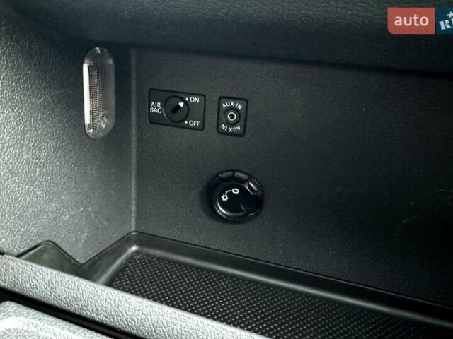 Серый Фольксваген Кадди, объемом двигателя 1.6 л и пробегом 248 тыс. км за 13700 $, фото 62 на Automoto.ua