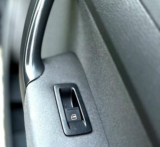 Серый Фольксваген Кадди, объемом двигателя 1.6 л и пробегом 248 тыс. км за 13700 $, фото 68 на Automoto.ua