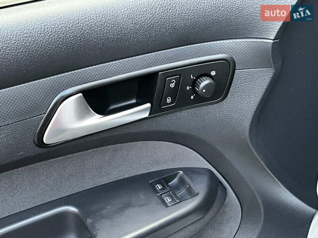 Сірий Фольксваген Кадді, об'ємом двигуна 1.6 л та пробігом 237 тис. км за 11999 $, фото 17 на Automoto.ua